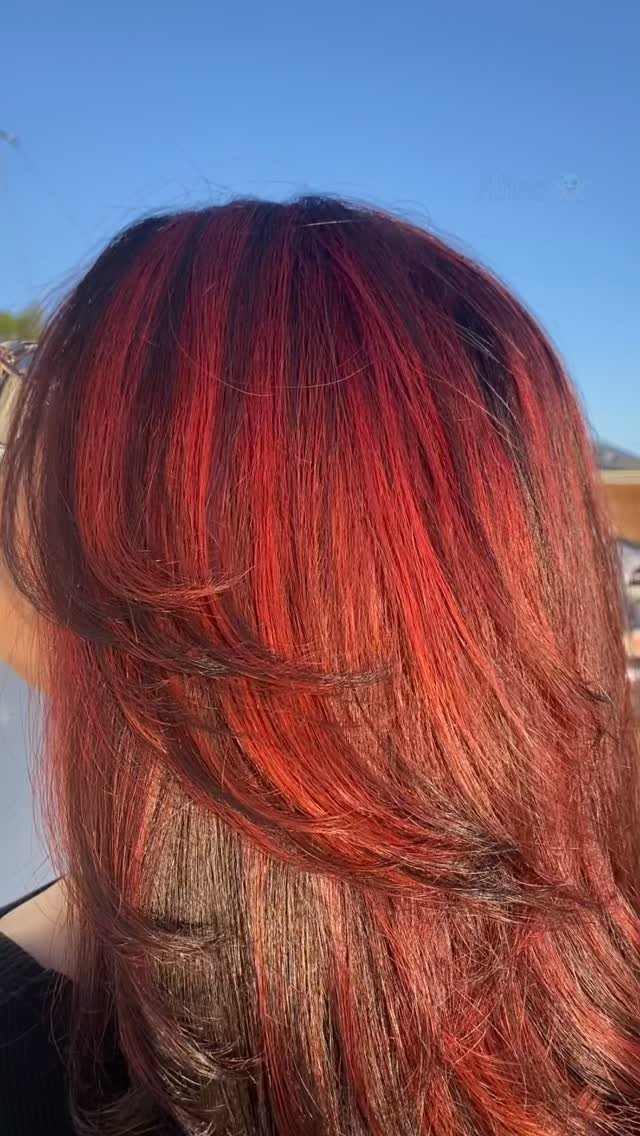 Vivid red chunky highlights after a color correction